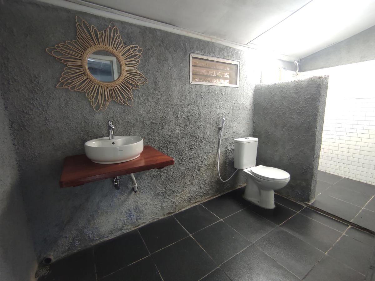 Hub Tata Guesthouse Тук-Тук Экстерьер фото